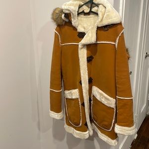 Nice Cream inside with a soft Butter Scotch look. Jordan Craig Sherlyn Size M